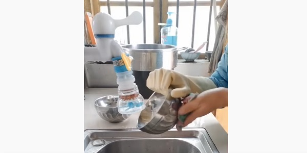 OHand Washing Dishes